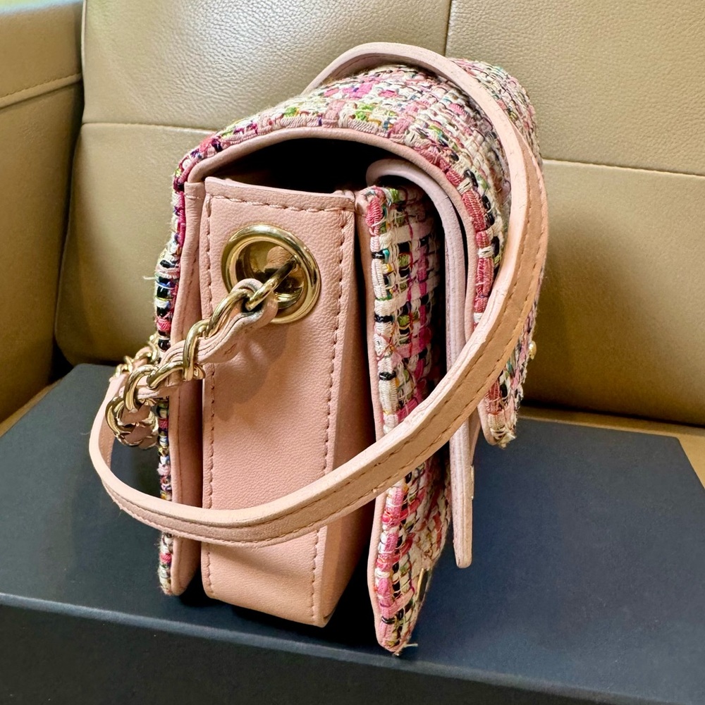 sold x Chanel Tweed & Pink Lambskin Classic Flap Bag - Picture 6 of 16
